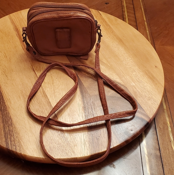 Wilson's Leather Crossbodt/Belt Bag - Picture 2 of 6